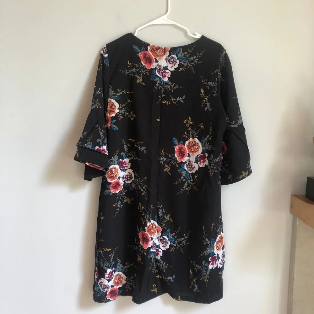 NWT BELONGSCI Women's Floral Shift Mini Dress - Picture 5 of 5